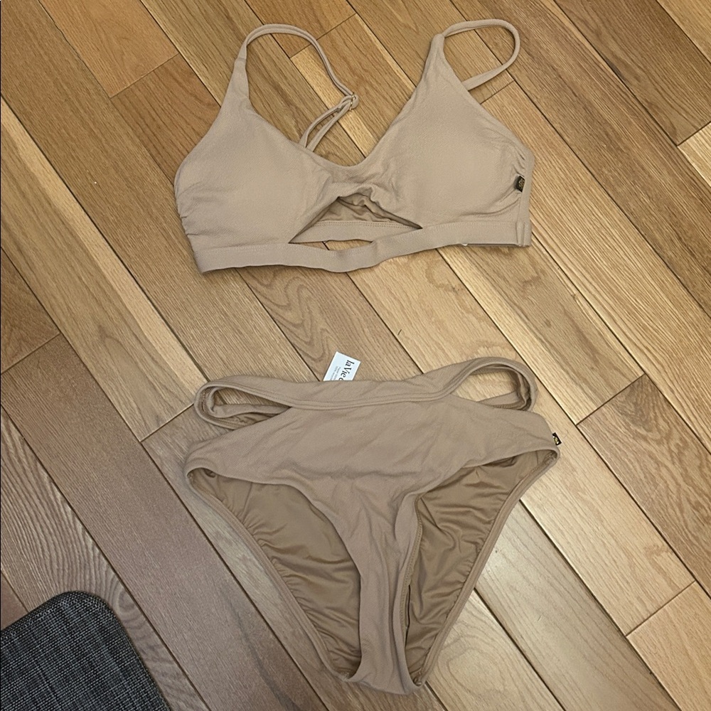 La Vie En Rose Bikini - TAN Colour. Bottoms Small, Top Medium NWT - Picture 2 of 2